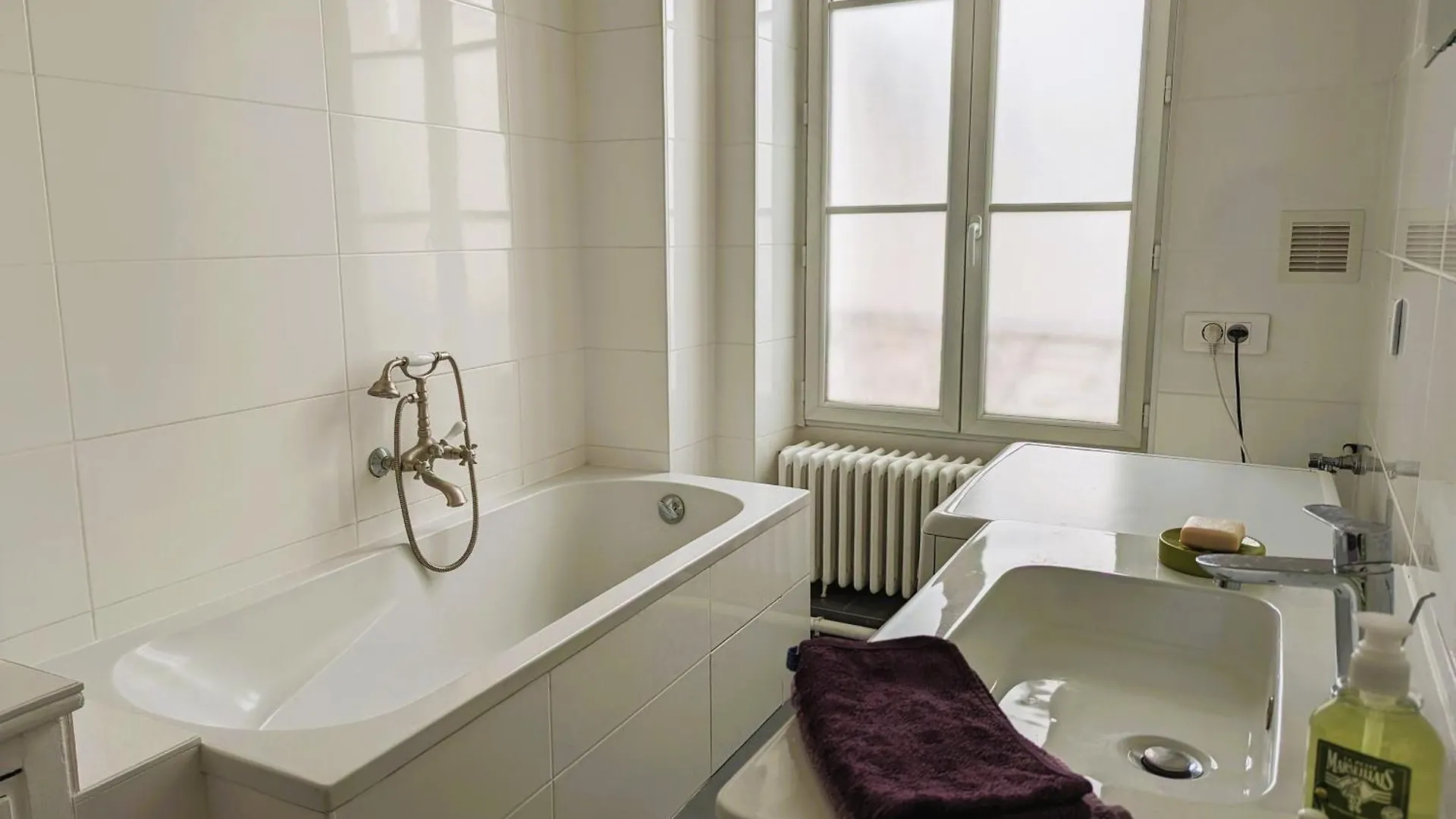 Appartement Typique Et Confortable - Voltaire Paris 0*,  France
