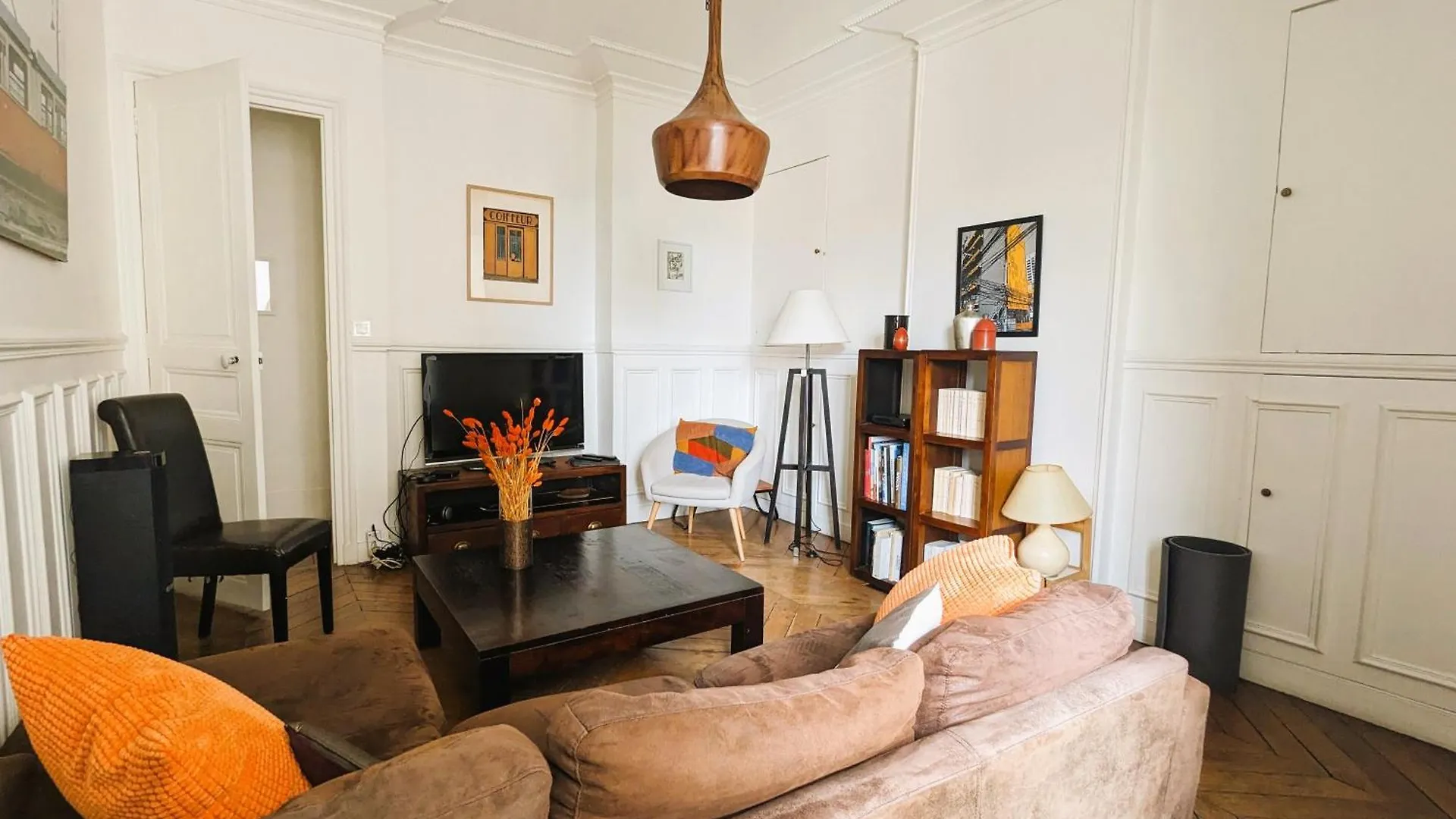 Appartement Typique Et Confortable - Voltaire Paris Apartment